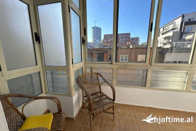 Shtepi me qera Apartament ne Tirane, 2+1, Mobilimi E mobiluar, Pagesa 550  Euro.