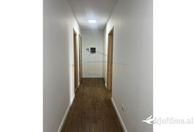 Shtepi me qera Apartament ne Tirane, 3+1, Mobilimi E mobiluar, Pagesa 800  Euro.