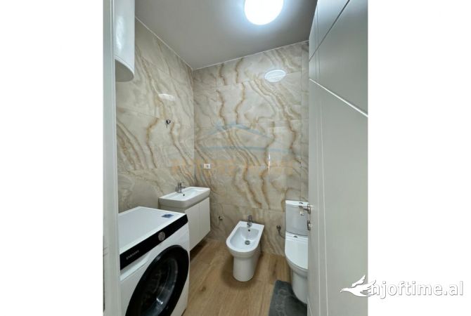 Shtepi me qera Apartament ne Tirane, 2+1, Mobilimi E mobiluar, Pagesa 650  Euro.