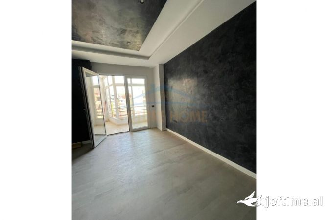 Shtepi ne shitje Apartament ne Tirane, 1+1, Mobilimi Bosh, pa mobiluar, Pagesa 110,000  Euro.