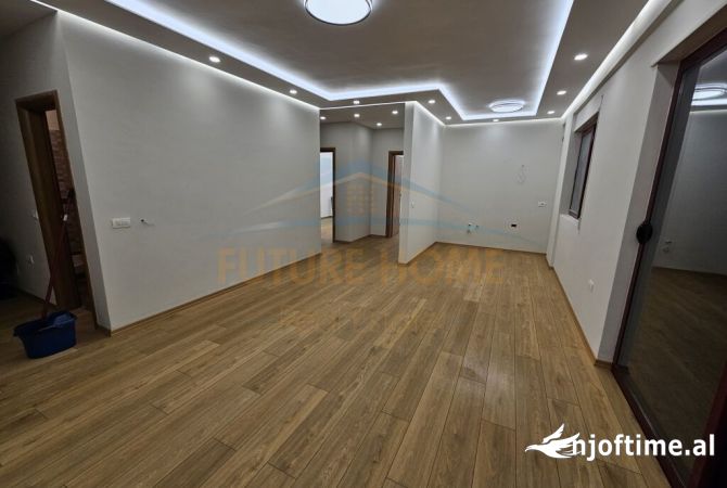 Shtepi ne shitje Apartament ne Tirane, 2+1, Mobilimi Bosh, pa mobiluar, Pagesa 260,000  Euro.