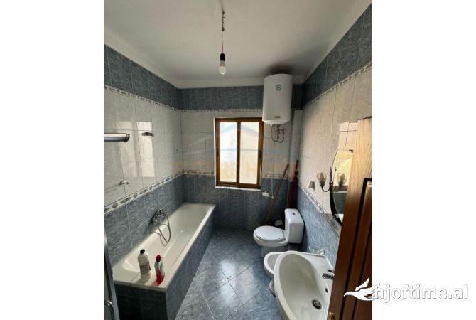 Shtepi me qera Apartament ne Tirane, 3+1, Mobilimi E mobiluar, Pagesa 500  Euro.