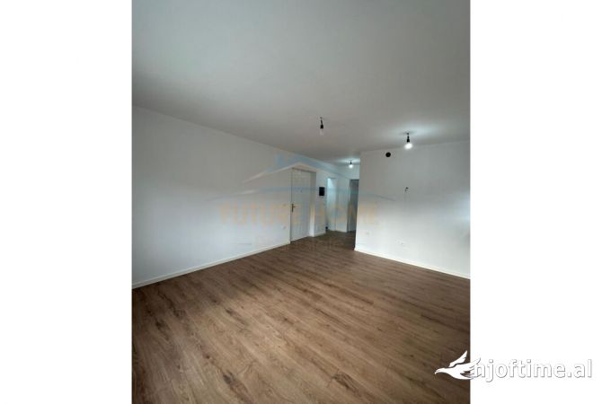 Shtepi ne shitje Apartament ne Tirane, 1+1, Mobilimi Bosh, pa mobiluar, Pagesa 75,000  Euro.