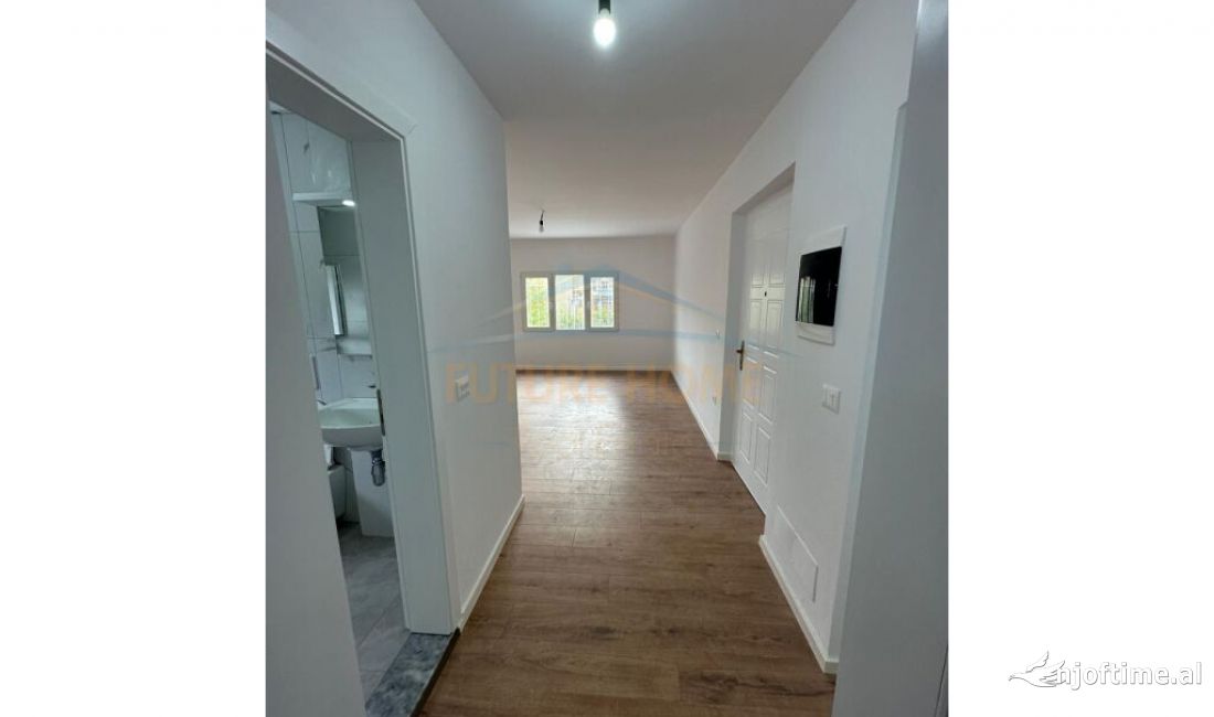 Shtepi ne shitje Apartament ne Tirane, 1+1, Mobilimi Bosh, pa mobiluar, Pagesa 75,000  Euro.