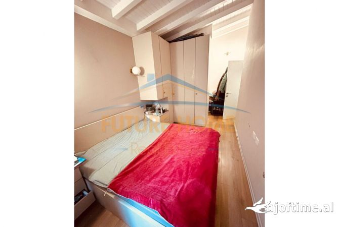 Shtepi ne shitje Apartament ne Tirane, 2+1, Mobilimi E mobiluar, Pagesa 180,000  Euro.