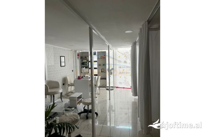 Ambient biznesi me qera 3+1 ne Tirane - 700 Euro