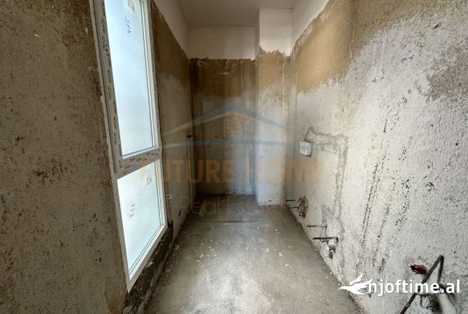 Shtepi ne shitje Apartament ne Tirane, 2+1, Mobilimi Bosh, pa mobiluar, Pagesa 114,000  Euro.