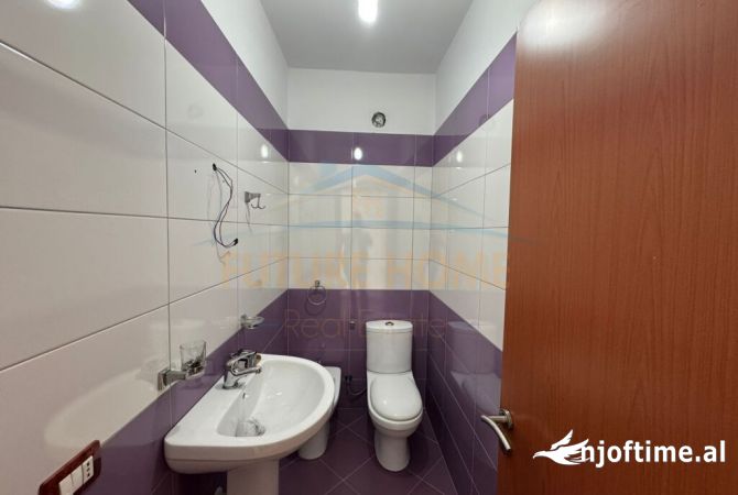 Shtepi ne shitje Apartament ne Tirane, 2+1, Mobilimi Pjeserisht e mobiluar, Pagesa 145,000  Euro.