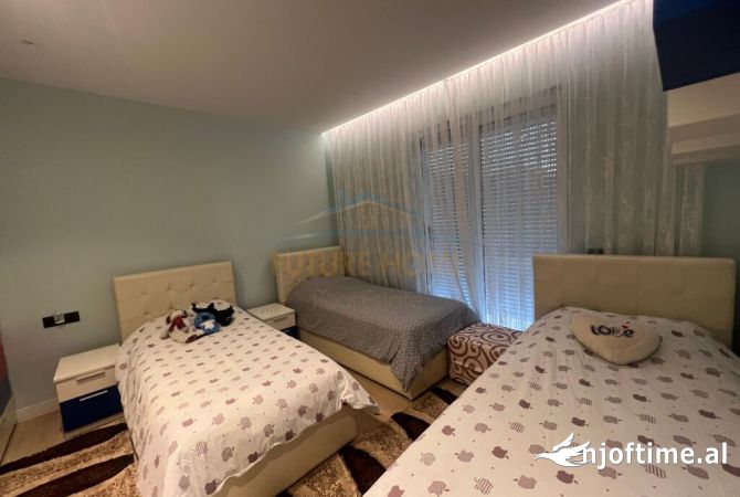 Shtepi me qera Vila Luksoze ne Tirane, 7+1, Mobilimi E mobiluar, Pagesa 6,500  Euro.