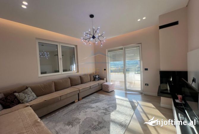 Shtepi me qera Vila Luksoze ne Tirane, 7+1, Mobilimi E mobiluar, Pagesa 6,500  Euro.