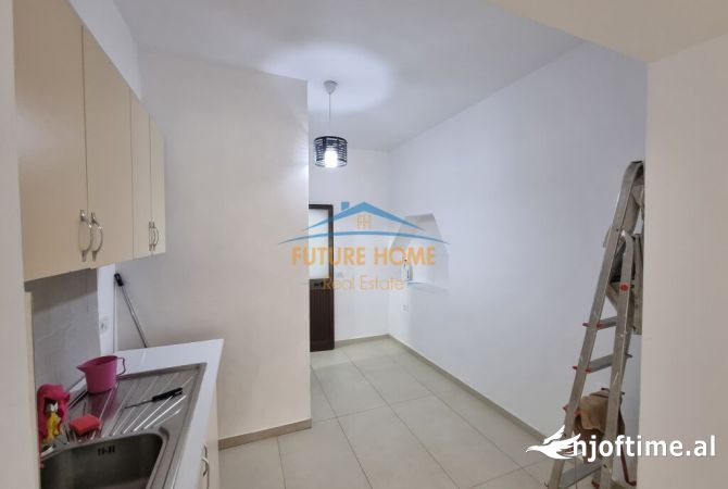 Shitet, Njesi Biznesi, Myslym Shyri, Tirane