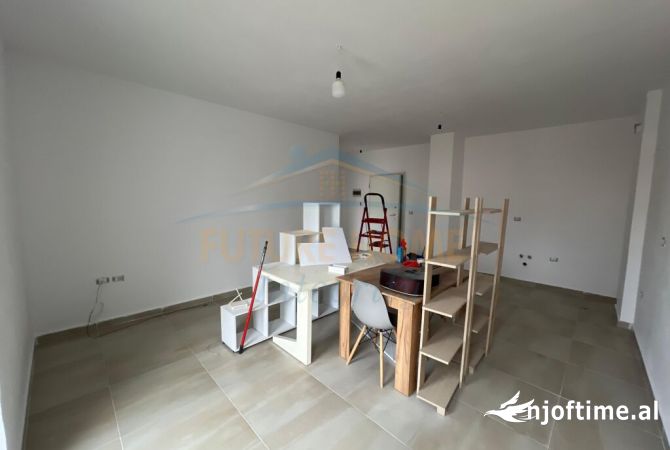 Shtepi ne shitje Apartament ne Tirane, 1+1, Mobilimi Bosh, pa mobiluar, Pagesa 95,200  Euro.