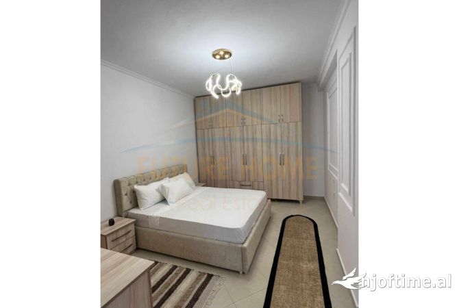 Shtepi ne shitje Apartament ne Tirane, 2+1, Mobilimi E mobiluar, Pagesa 143,000  Euro.