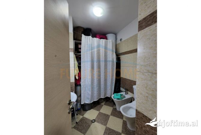 Shtepi ne shitje Apartament ne Tirane, 2+1, Mobilimi E mobiluar, Pagesa 73,000  Euro.