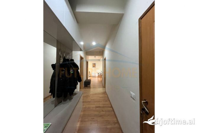 Shtepi ne shitje Apartament ne Tirane, 2+1, Mobilimi E mobiluar, Pagesa 210,000  Euro.