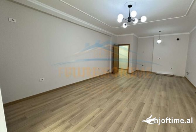 Shtepi ne shitje Apartament ne Tirane, 2+1, Mobilimi Bosh, pa mobiluar, Pagesa 138,000  Euro.