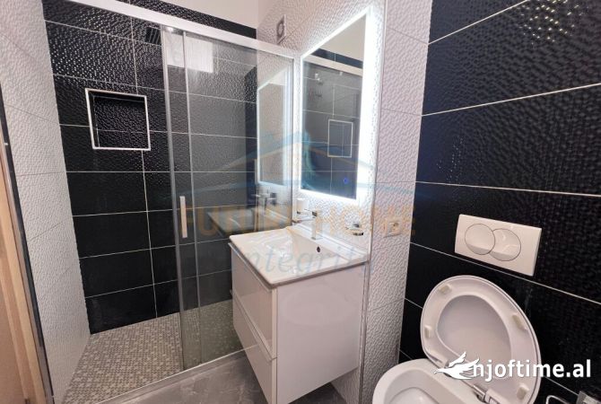 Shtepi ne shitje Apartament ne Tirane, 2+1, Mobilimi Bosh, pa mobiluar, Pagesa 178,000  Euro.