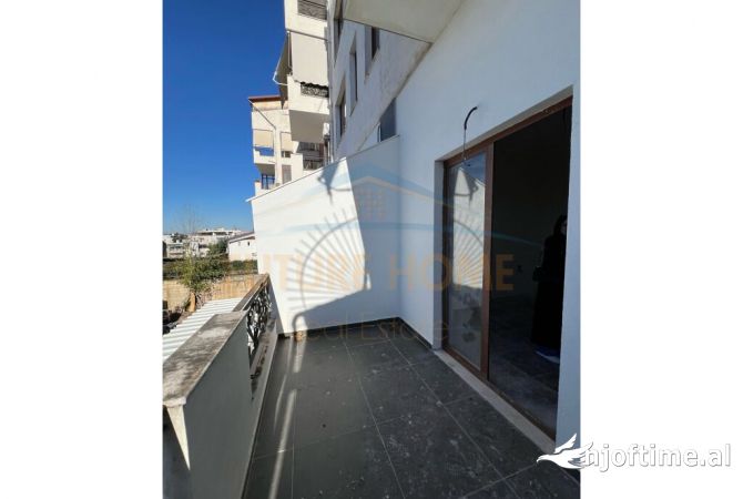 Shtepi ne shitje Apartament ne Tirane, 2+1, Mobilimi Bosh, pa mobiluar, Pagesa 132,500  Euro.