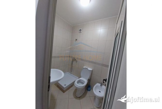 Shtepi me qera Apartament ne Tirane, 2+1, Mobilimi Bosh, pa mobiluar, Pagesa 350  Euro.