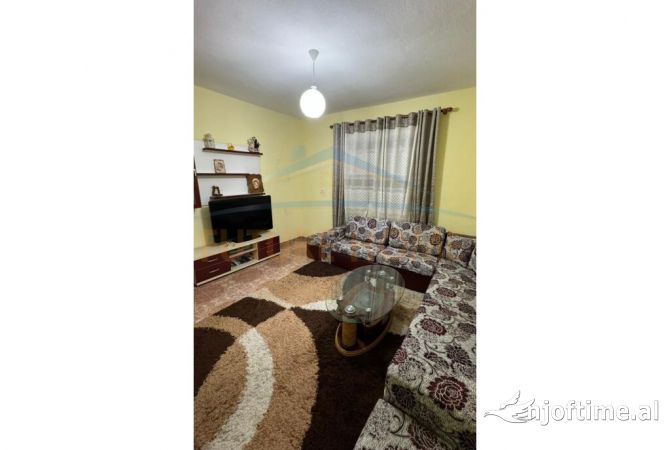 Shtepi me qera 2+1 ne Tirane - 425 Euro