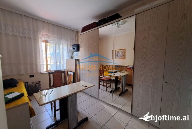 Shtepi ne shitje Shtepi Private ne Tirane, 6+1, Mobilimi E mobiluar, Pagesa 162,000  Euro.