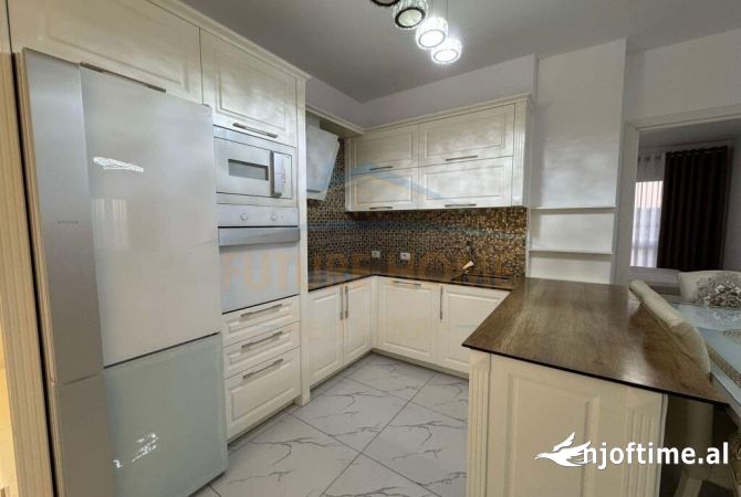 Shtepi ne shitje Apartament ne Tirane, 2+1, Mobilimi E mobiluar, Pagesa 260,000  Euro.