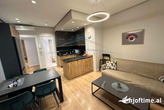 Shtepi ne shitje Apartament ne Tirane, 3+1, Mobilimi E mobiluar, Pagesa 1,060,000  Euro.