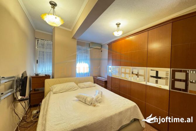 Shtepi me qera Apartament ne Tirane, 2+1, Mobilimi E mobiluar, Pagesa 900  Euro.