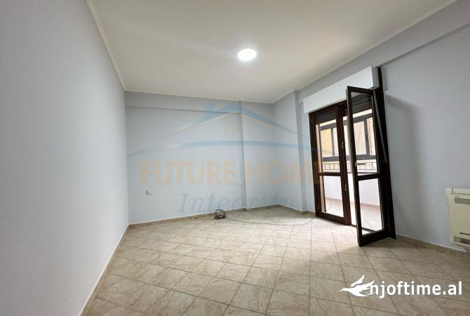 Shtepi ne shitje Apartament ne Tirane, 3+1, Mobilimi Bosh, pa mobiluar, Pagesa 320,000  Euro.