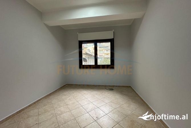 Shtepi ne shitje Apartament ne Tirane, 3+1, Mobilimi Bosh, pa mobiluar, Pagesa 320,000  Euro.