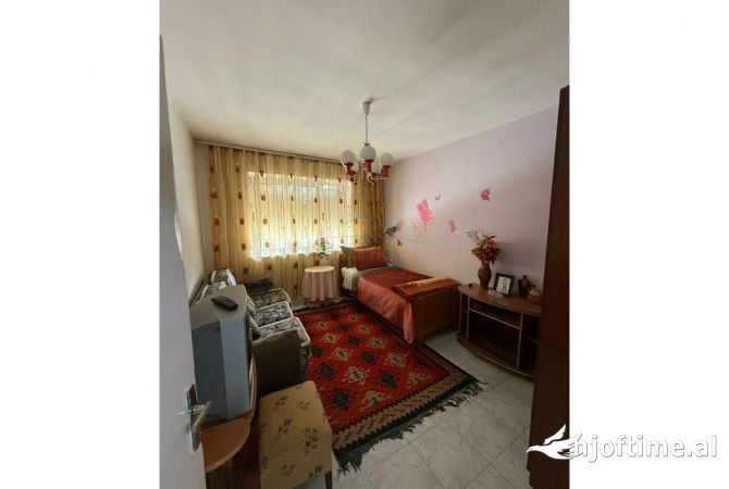 Shtepi me qera Apartament ne Tirane, 3+1, Mobilimi E mobiluar, Pagesa 550  Euro.