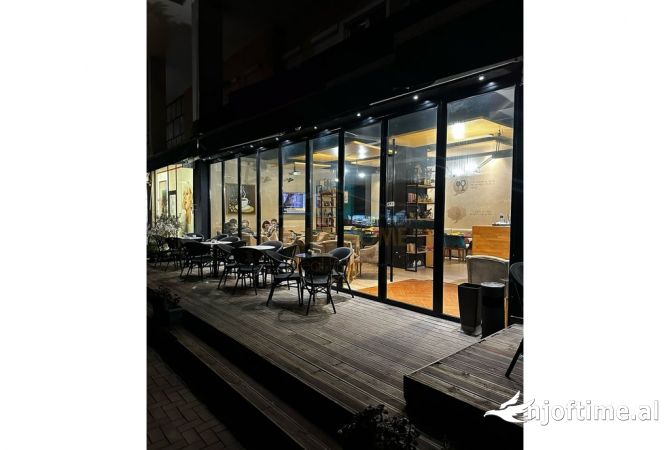Ambient biznesi me qera 2+1 ne Tirane - 1,500 Euro