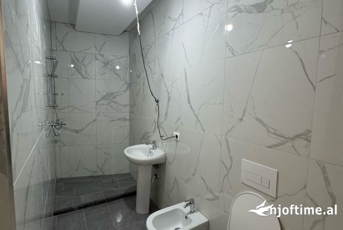 Shtepi ne shitje Apartament ne Tirane, 1+1, Mobilimi E mobiluar, Pagesa 100,000  Euro.