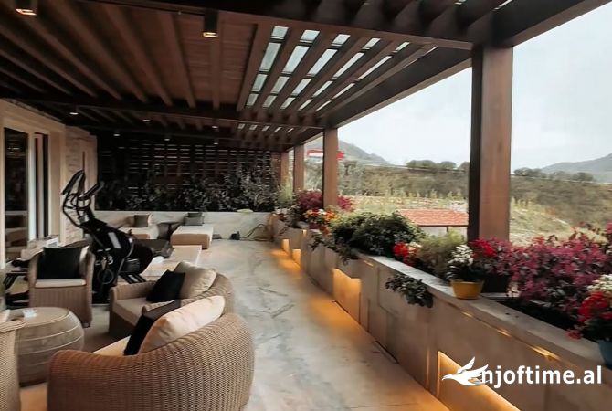 Shtepi ne shitje Apartament ne Tirane, 3+1, Mobilimi E mobiluar, Pagesa 1,050,000  Euro.