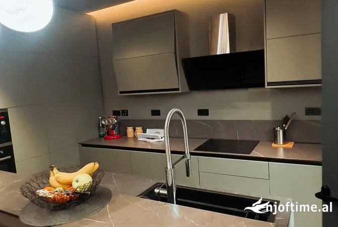Shtepi ne shitje Apartament ne Tirane, 3+1, Mobilimi E mobiluar, Pagesa 1,050,000  Euro.