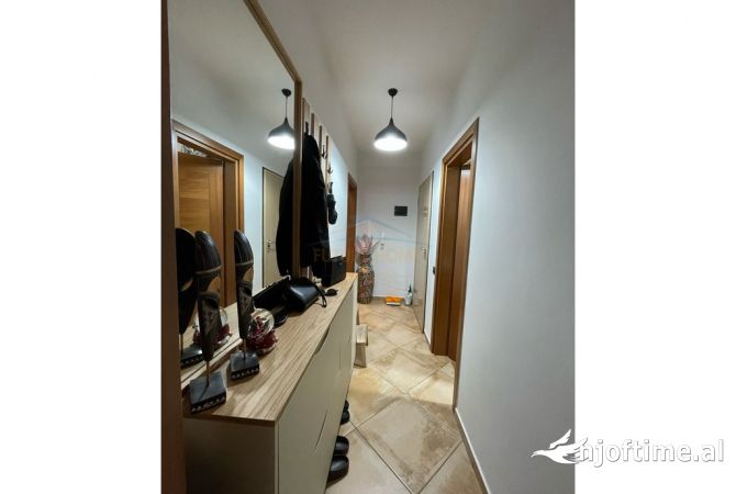 Shtepi ne shitje Apartament ne Tirane, 1+1, Mobilimi E mobiluar, Pagesa 127,000  Euro.