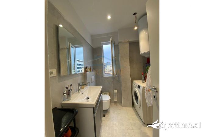 Shtepi ne shitje Apartament ne Tirane, 3+1, Mobilimi E mobiluar, Pagesa 248,000  Euro.