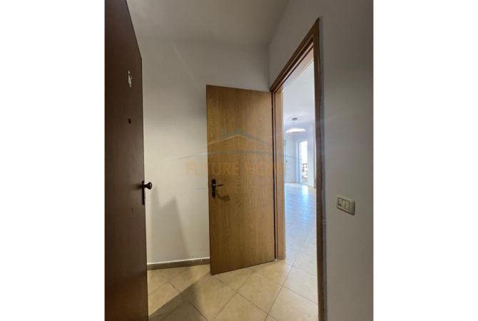 Shtepi ne shitje Apartament ne Tirane, 2+1, Mobilimi Pjeserisht e mobiluar, Pagesa 165,000  Euro.