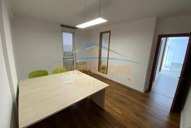 Shtepi me qera Apartament ne Tirane, 3+1, Mobilimi Pjeserisht e mobiluar, Pagesa 1,500  Euro.