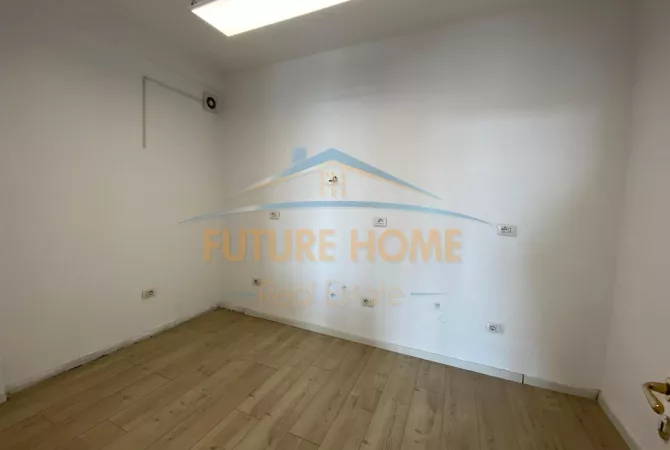 Shtepi me qera Apartament ne Tirane, 3+1, Mobilimi Pjeserisht e mobiluar, Pagesa 1,500  Euro.