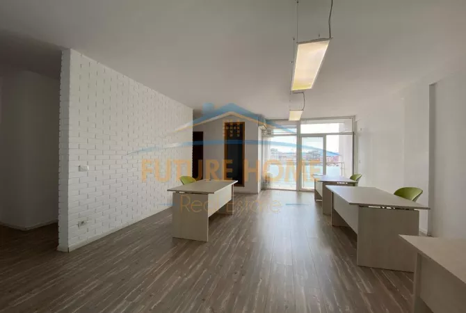 Shtepi me qera 3+1 ne Tirane - 1,500 Euro