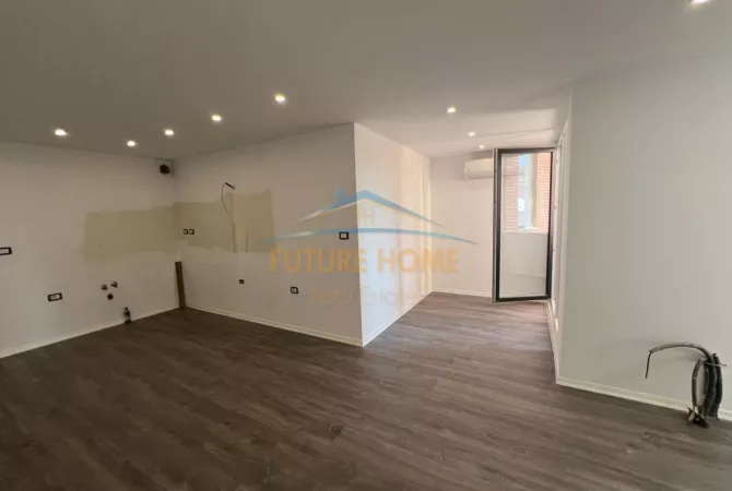 Shtepi ne shitje Apartament ne Tirane, 2+1, Mobilimi E mobiluar, Pagesa 130,000  Euro.