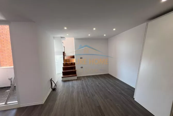 Shtepi ne shitje Apartament ne Tirane, 2+1, Mobilimi E mobiluar, Pagesa 130,000  Euro.