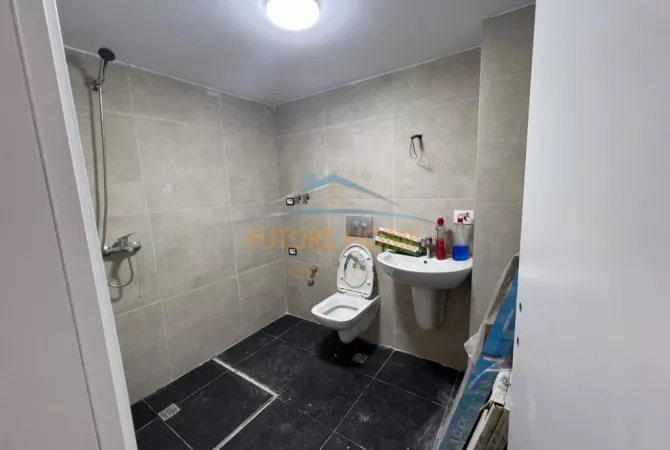 Shtepi ne shitje Apartament ne Tirane, 2+1, Mobilimi E mobiluar, Pagesa 130,000  Euro.