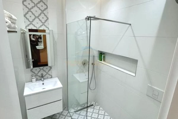 Shtepi ne shitje Apartament ne Tirane, 1+1, Mobilimi E mobiluar, Pagesa 160,000  Euro.