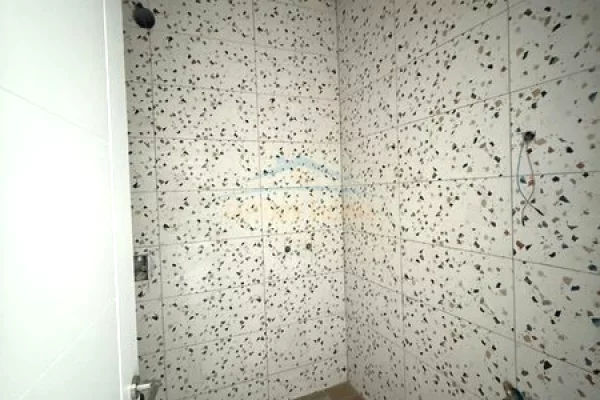 Shtepi ne shitje Apartament ne Tirane, 2+1, Mobilimi Bosh, pa mobiluar, Pagesa 122,000  Euro.