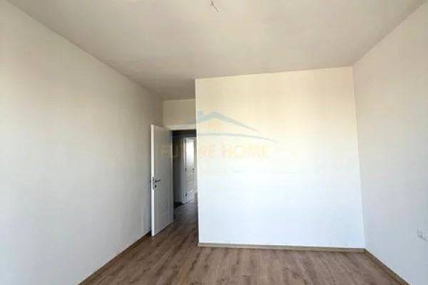 Shtepi ne shitje Apartament ne Tirane, 2+1, Mobilimi Bosh, pa mobiluar, Pagesa 122,000  Euro.
