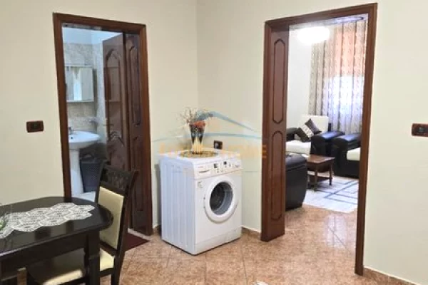 Shtepi me qera Apartament ne Tirane, 2+1, Mobilimi E mobiluar, Pagesa 450  Euro.
