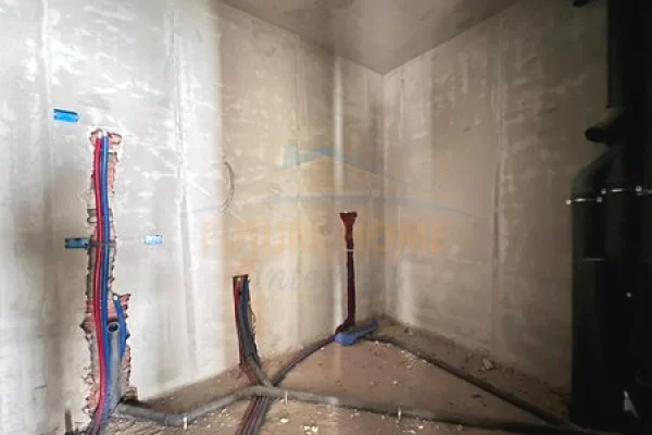 Shtepi ne shitje Apartament ne Tirane, 2+1, Mobilimi Bosh, pa mobiluar, Pagesa 173,200  Euro.