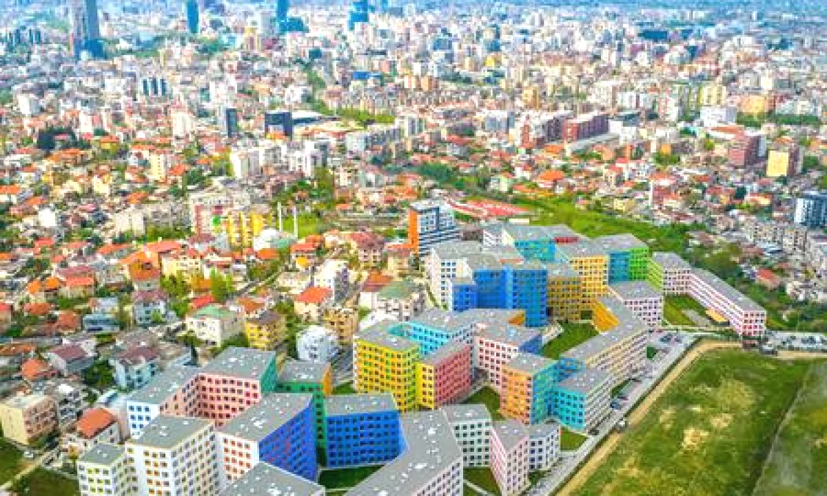 Shtepi ne shitje Apartament ne Tirane, 1+1, Mobilimi Bosh, pa mobiluar, Pagesa 98,100  Euro.